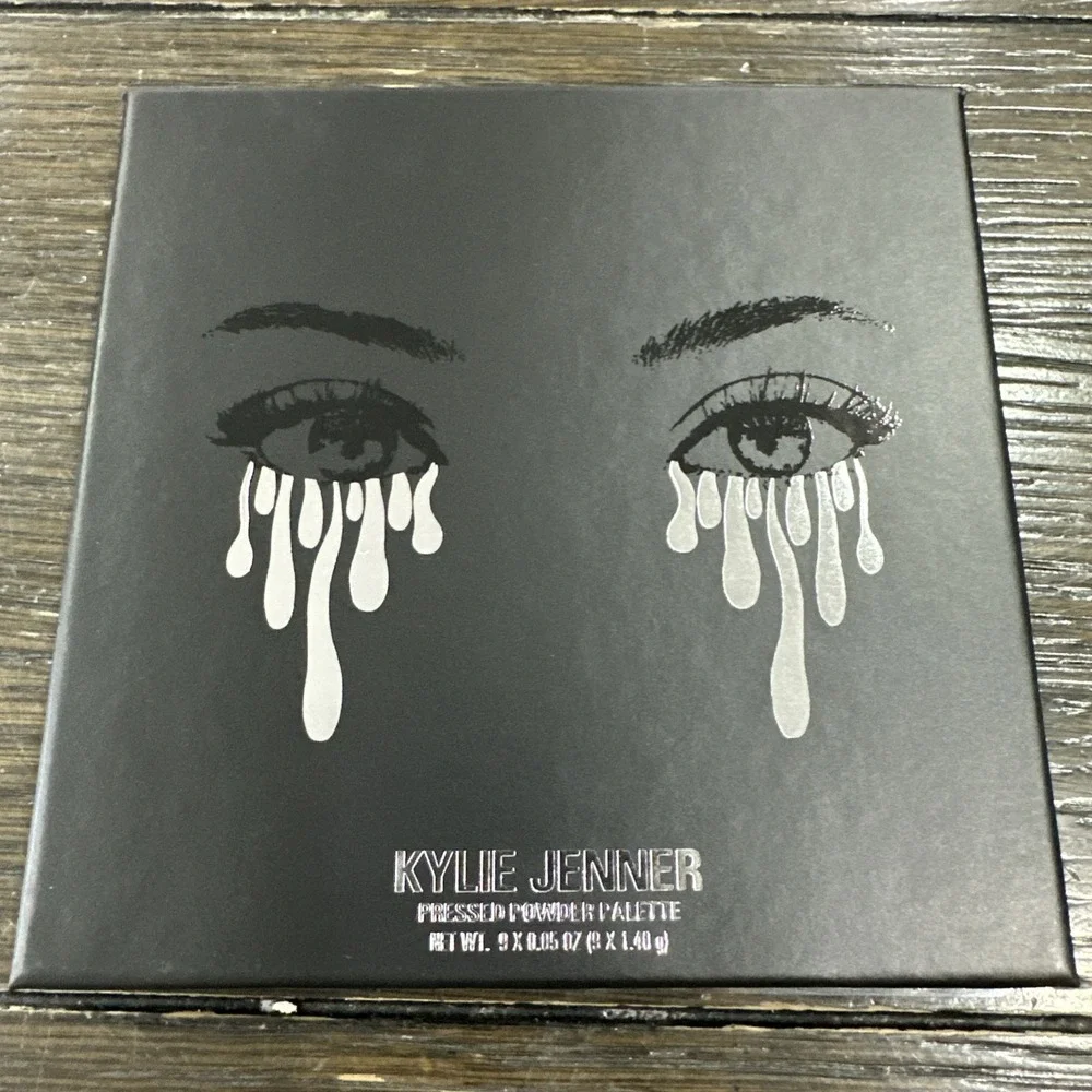 Kylie Jenner 9-Shade Pressed Powder Eyeshadow Palette‎ Matte